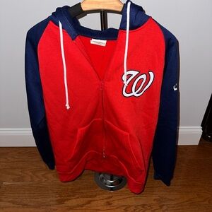 Washington Nationals zip up